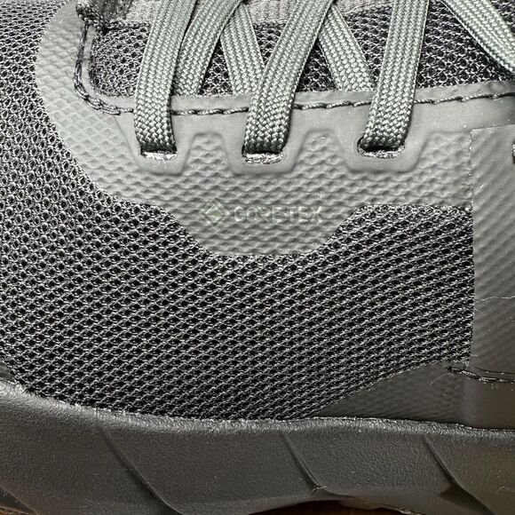 Women’s size 6.5-ICEBUG Arcus BuGrip Triple Black GTX Studded Snow Walking Shoes - Picture 2 of 12